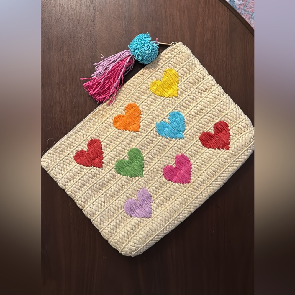 B2B Los Angeles Pouch